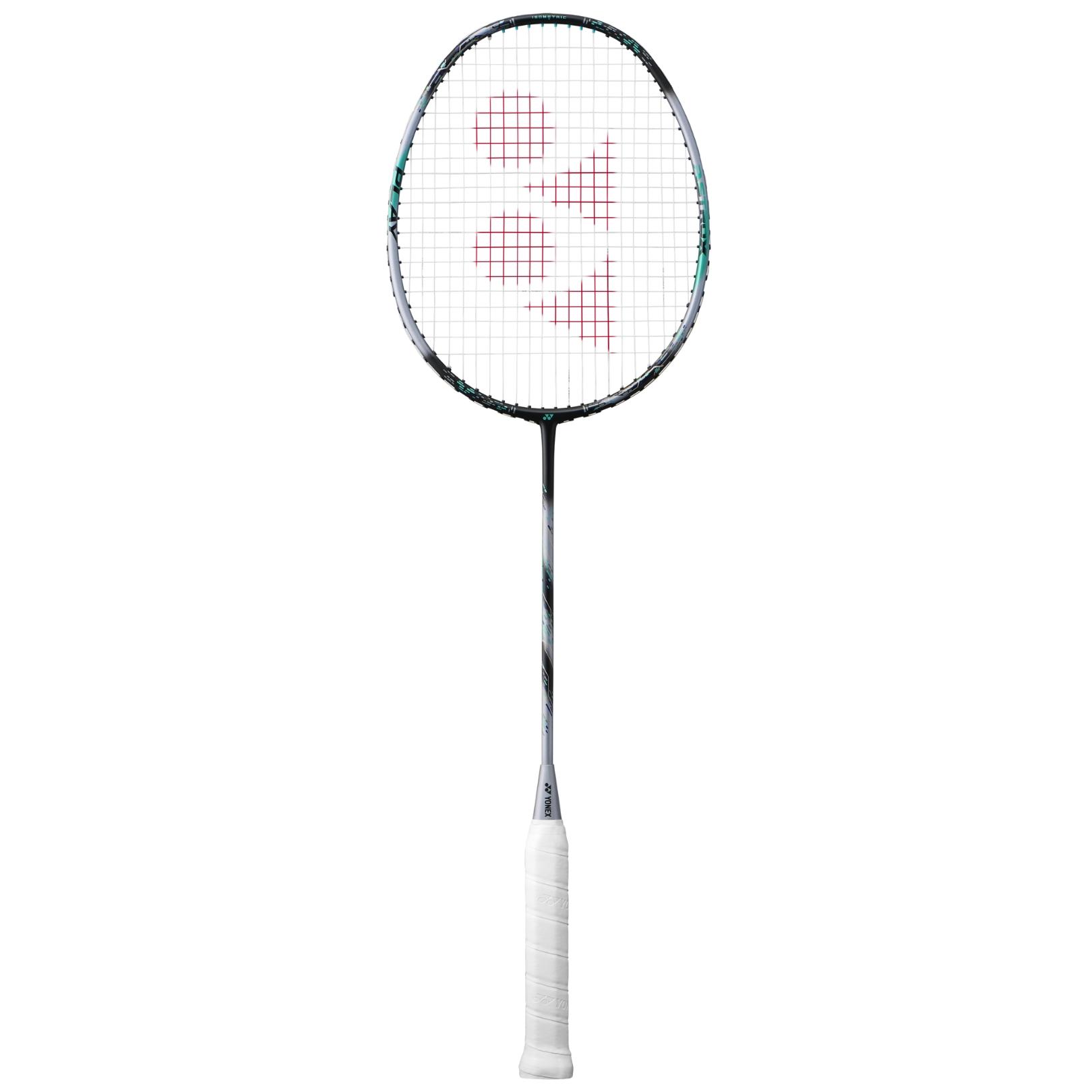 Svart och silverfärgad Yonex Astrox 88 Play badmintonracket